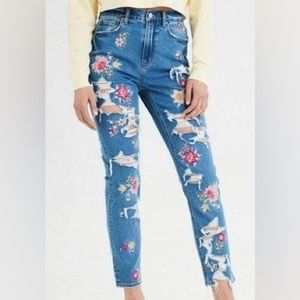 American Eagle Floral Embroidery Mom Jeans Size 10 Short